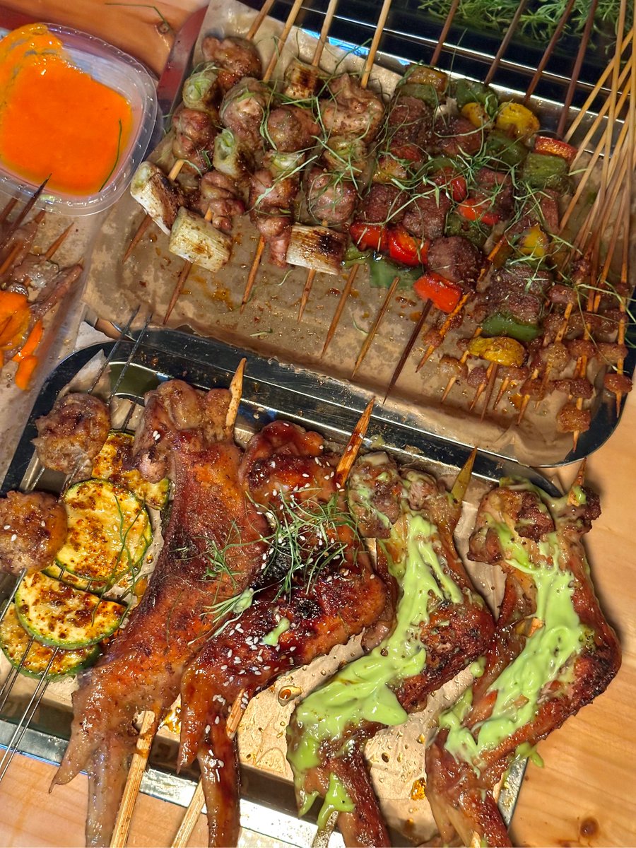 AdmaneVb's tweet photo. Craving late-night snacks This crispy fried skewer with savory spices hits different on the roadside! ， https://t.co/oFkSZS4oTz