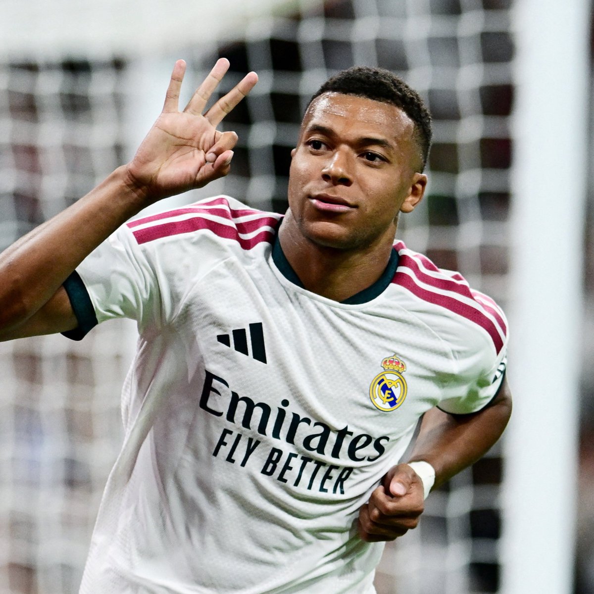 MadridXtra's tweet photo. 🚨 BREAKING: Kylian Mbappé is in CONTENTION for the 2026 Ballon d’Or. @diarios https://t.co/9BfgndeMa4