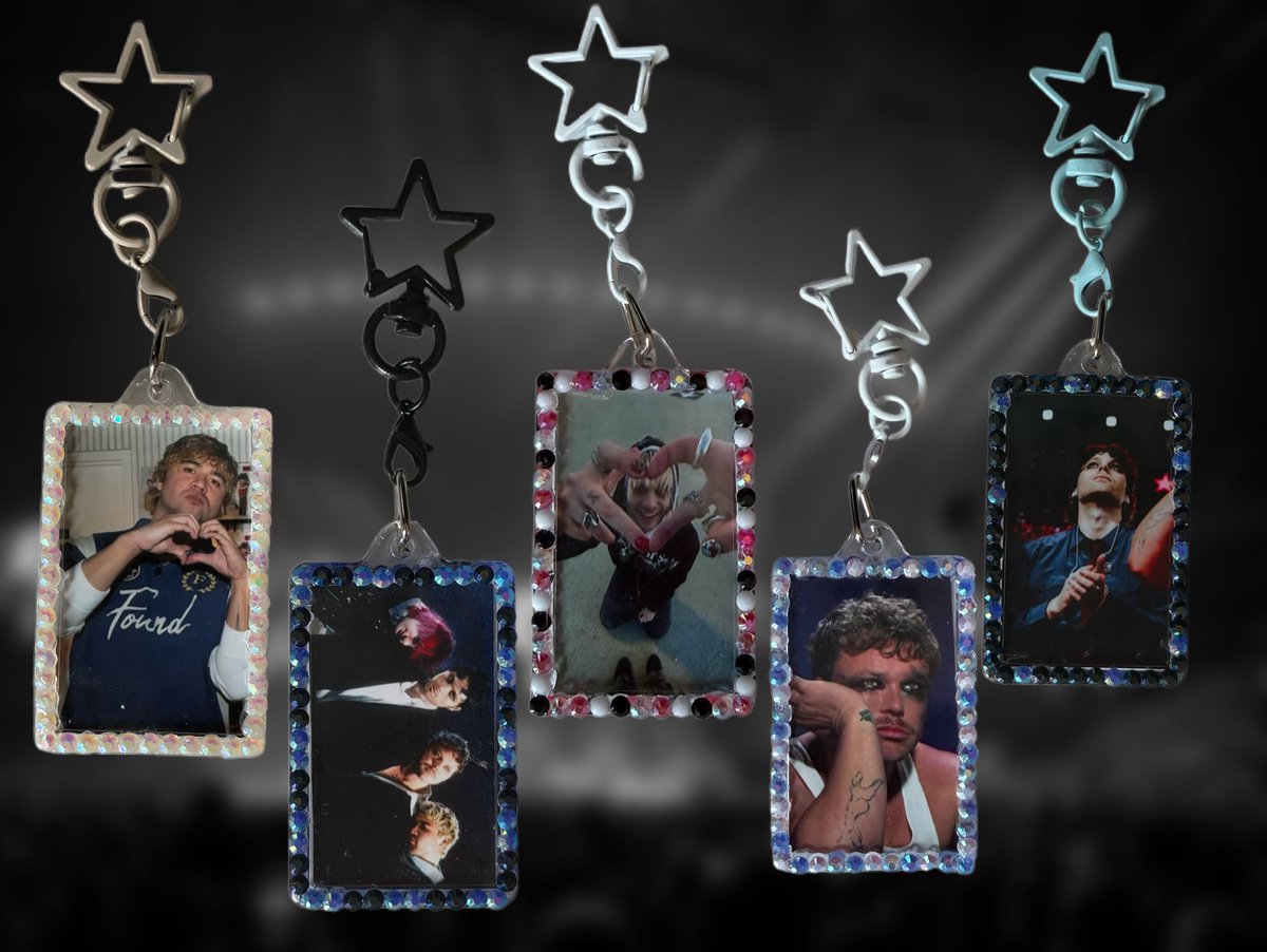 lesbians4luke's tweet photo. ✮ BEDAZZLED 5SOS KEYCHAINS! ✮
tysm to everyone showing interest &amp; im open to customs. some are already on hold, so there’s a limited number available but don’t worry - i’ll have a second drop later today &amp; over the weekend with 5sos + other artists! 

https://t.co/ijDRRFwUny https://t.co/DU8EswCr3u