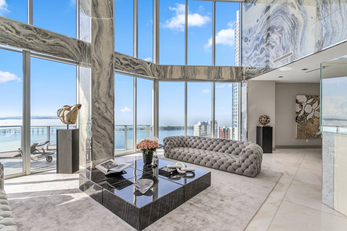 JatinaGroup's tweet photo. Infinity Penthouse
・6 bedrooms
・7.5 bathrooms
・6,902 sq. ft. living space
———
Jatina Group
Info@JatinaGroup.com
#InfinityPenthouse #MiamiLuxury #LuxuryMiami #DowntownMiami #MiamiLiving #JatinaGroup https://t.co/ybD3hC24NH