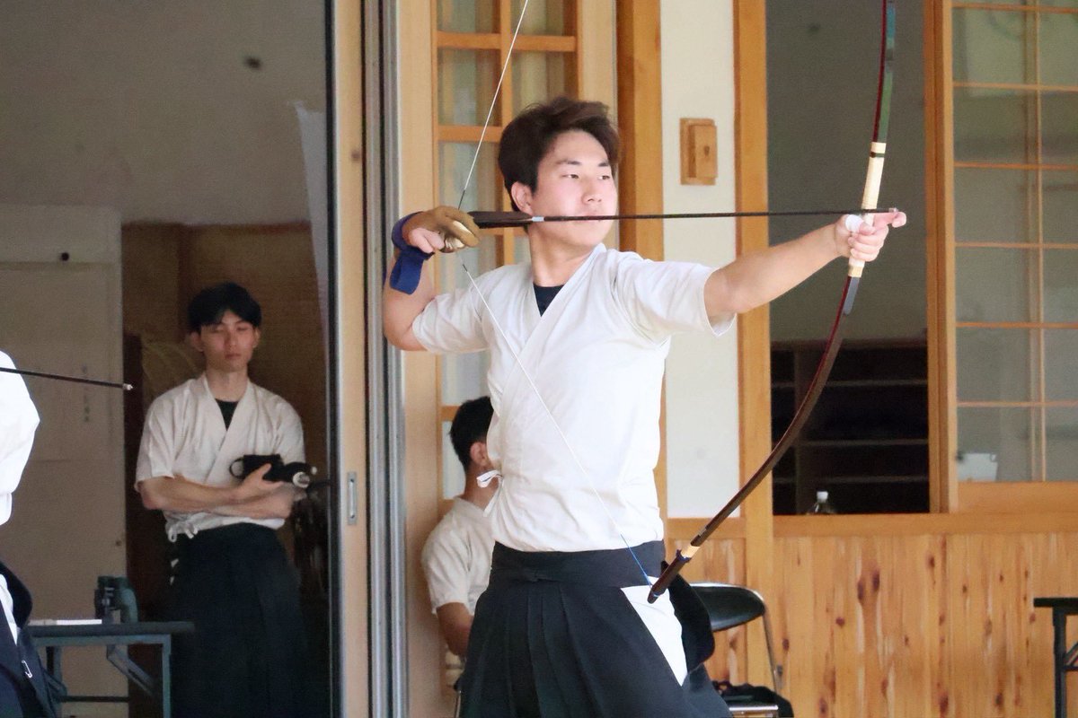 KindaiKyudo's tweet photo. 本日は合宿最終日でした！
最終日は部内戦を行い、真剣勝負を楽しみながら、最後まで充実した時間を過ごすことができました。
4日間の合宿で得た経験をこれからの練習やリーグ戦に活かしていきたいと思います！

#近畿大学体育会弓道部
#近畿大学
#弓道 https://t.co/kX72gsy362