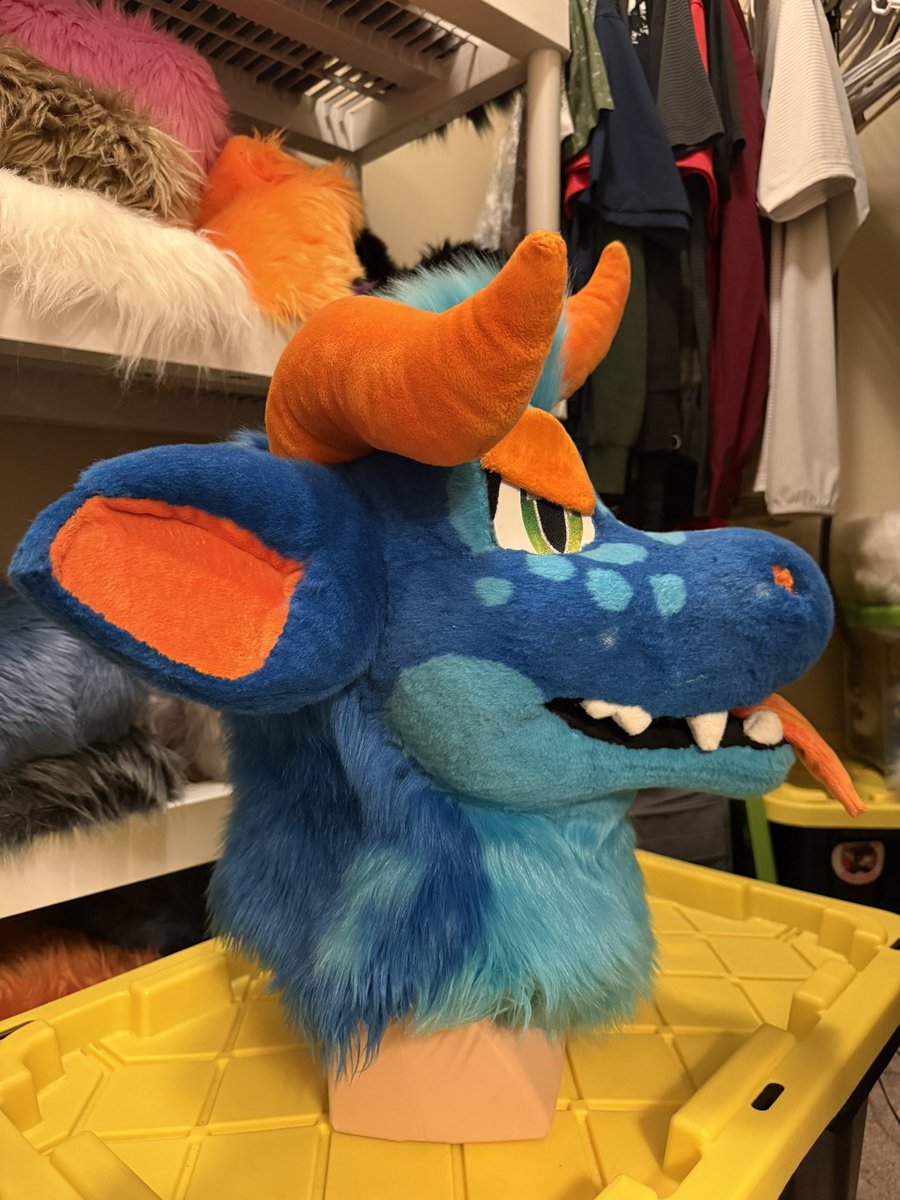 HeDoobieDawg's tweet photo. It has sadly come to the day I am looking to sell my beloved suit, Faygo.

Faygo is roughly 6 (?) years old, and has been very well loved since.

He will come as a partial. I am looking at offers of $1.5k or more. 

MORE DETAILS BELOW! https://t.co/nmUQNC9bkT