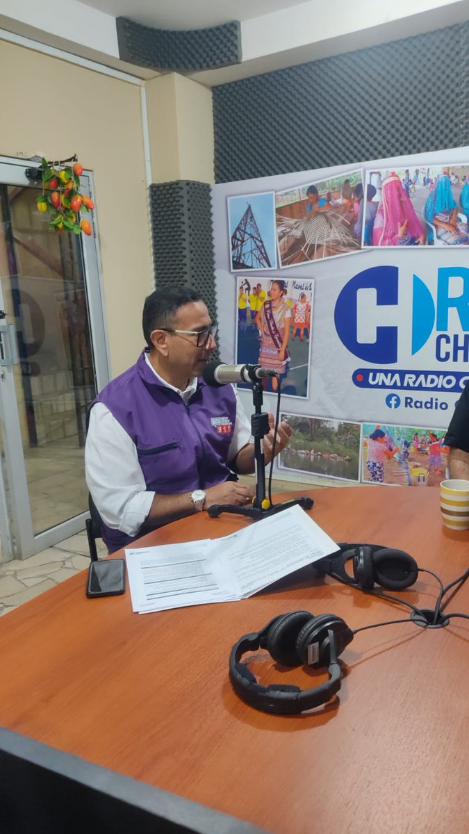 ecu911Ibarra's tweet photo. 📍#Esmeraldas | En entrevista con @radio_chachi, el Jefe del Centro Operativo Local del @ECU911_, @cristianpradoA, informó sobre las acciones que se ejecutan para detectar y retirar dispositivos de videovigilancia instalados sin autorización.

"El trabajo articulado con @PoliciaEcuador y @FFAAECUADOR ha permitido realizar 56 operativos en 17 provincias, intervenir 1.324 cámaras y retirar 83 dispositivos. Estas acciones continuarán a escala nacional para prevenir el uso irregular de estos equipos y contribuir a entornos más seguros".

📞 Si conoces sobre la instalación irregular de cámaras en espacios públicos, repórtalo al 9⃣-1⃣-1⃣.

#LíneaÚnicaParaEmergencias