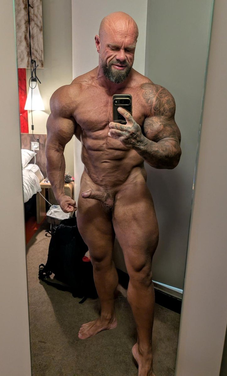 rich_gains85's tweet photo. Just a horny post gym mirror selfie 😈 https://t.co/kQYkjIyEF0