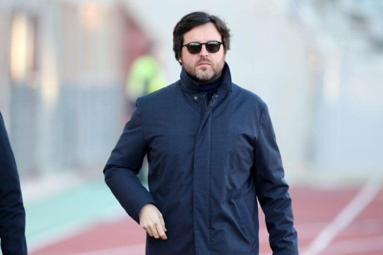 boliasmenos's tweet photo. εβαλες τον Φουζο να πληρώσει τον Κανγκουα  5 εκατομμύρια ενω εσύ ψώνιζες Μάγιερ. Εχεις διαλύσει τους γαβρους χαλιώντας την πιάτσα.....έστειλες την #aekfc στα Αστέρια.....χορεύεις  στις φιέστες....κυκλοφορείς στο Αιγαίο με καπελάκι #aekfc....σταματα ρε ανιωθε #paofc #olympiacosfc https://t.co/B0SxhtIyPF