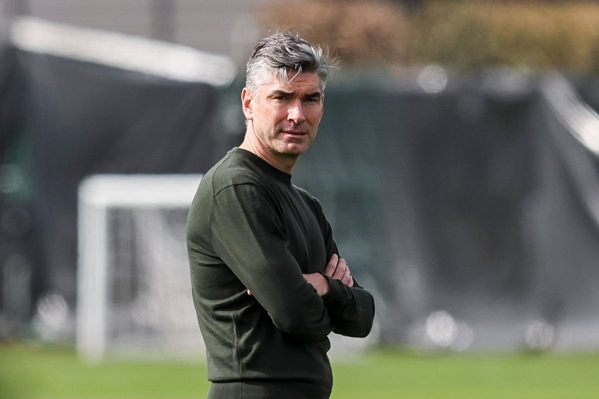 nugss_'s tweet photo. Liverpool’s biggest problem right now is Richard Hughes.This man needs to leave the club immediately. https://t.co/PqFT5719HA