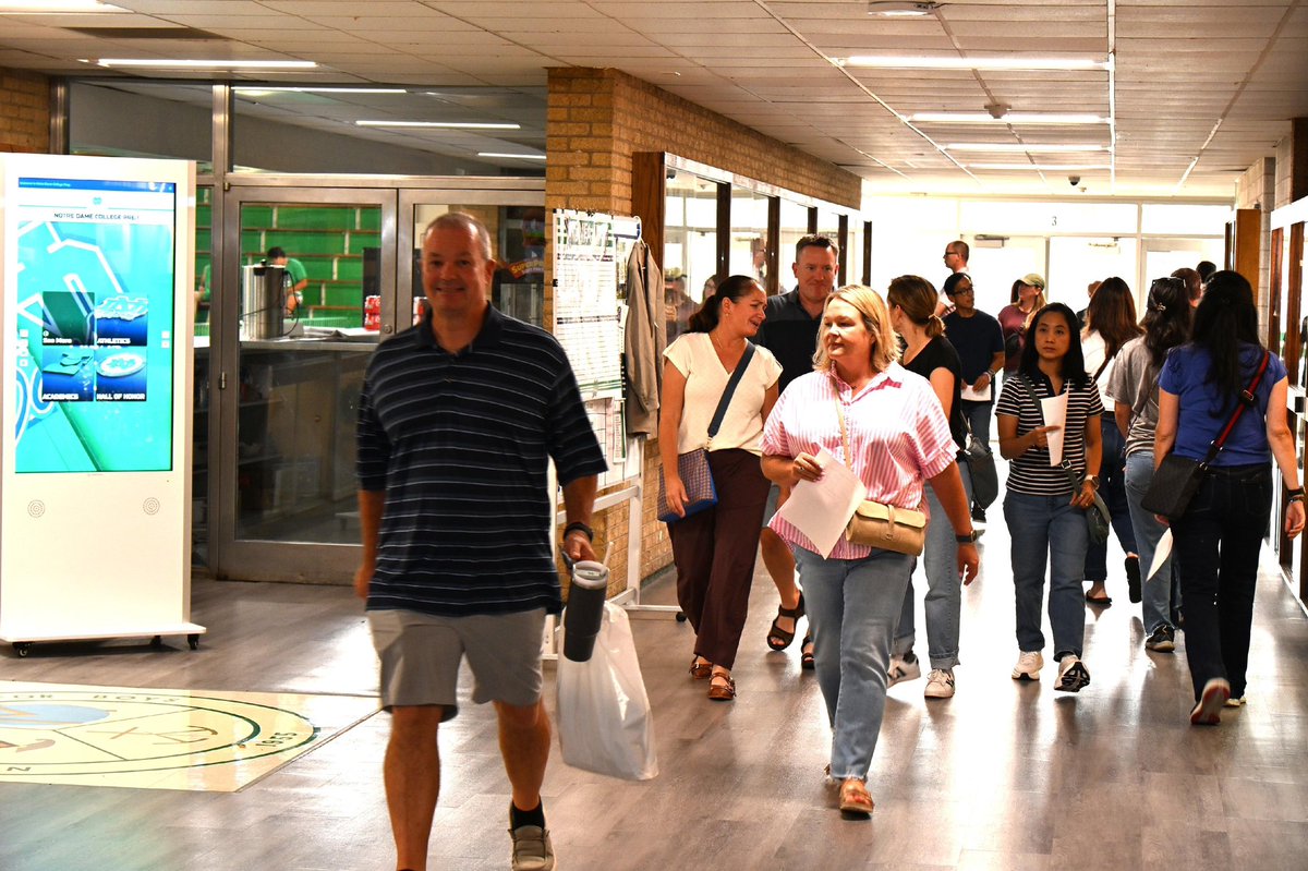 nddons's tweet photo. We loved welcoming our parents to campus yesterday for Back to School Night! Parents had an opportunity to learn more about their sons’ classes as well as meet his teachers and counselors. 📚 https://t.co/vJ2nT96Fcz
