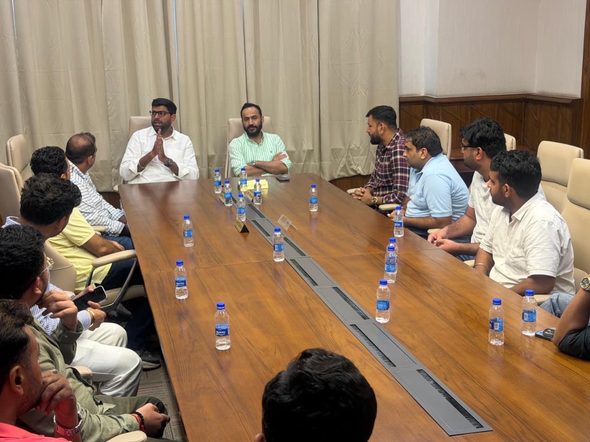 DVJChautala's tweet photo. आज चंडीगढ़ में INSO-ASAP की संयुक्त बैठक में सांसद एवं ASAP प्रभारी गुरमीत सिंह मीत हेयर जी के साथ पंजाब विश्‍वविद्यालय में होने वाले PUCSC चुनावों को लेकर विस्तृत बातचीत हुई।
@meet_hayer @officialinso @Dchautala @ArvindKejriwal @BhagwantMann 

#INSO #ASAP #PUCSC #PanjabUniversity #Students