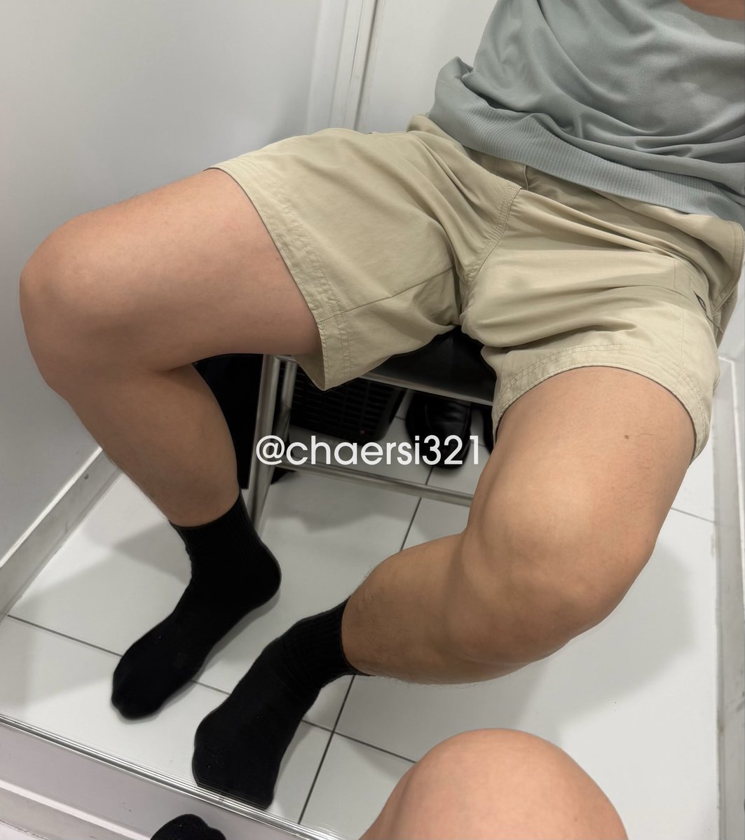 chaersi321's tweet photo. 骚狗，想被爸爸踩吗
#男大 #深圳 https://t.co/9Y6Y3jYWQH