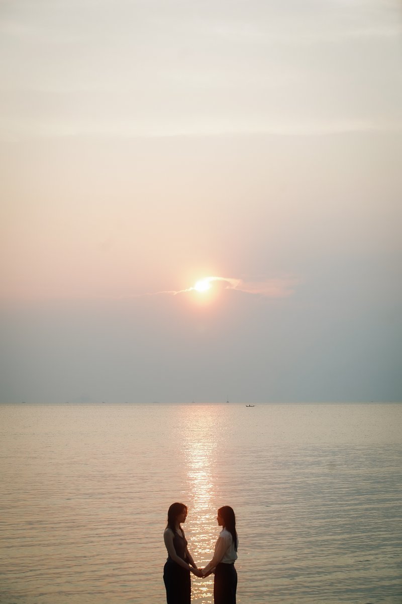 LingOrmCH3's tweet photo. แจกภาพ wallpaper (2)

Sunset With P'ran💖N'neen 🌊🌥️

LINGORM ILF EP11
#วาดฝันวันวิวาห์EP11 https://t.co/u5Iwo5MkeA