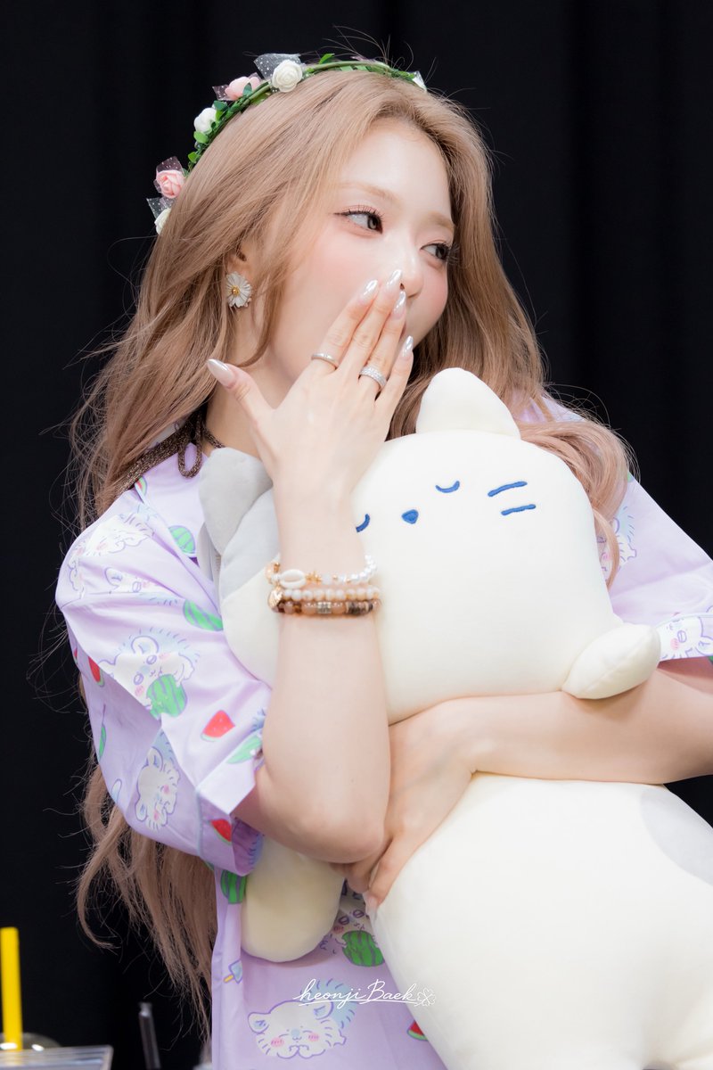 heonjiBaek0417's tweet photo. 260731 후즈팬 팬사인회

나꼬 1p

- 미녀는 잠꾸러기

#fromis_9 #프로미스나인 
#나경 #이나경 #LEENAGYOUNG https://t.co/6ak1filKx8