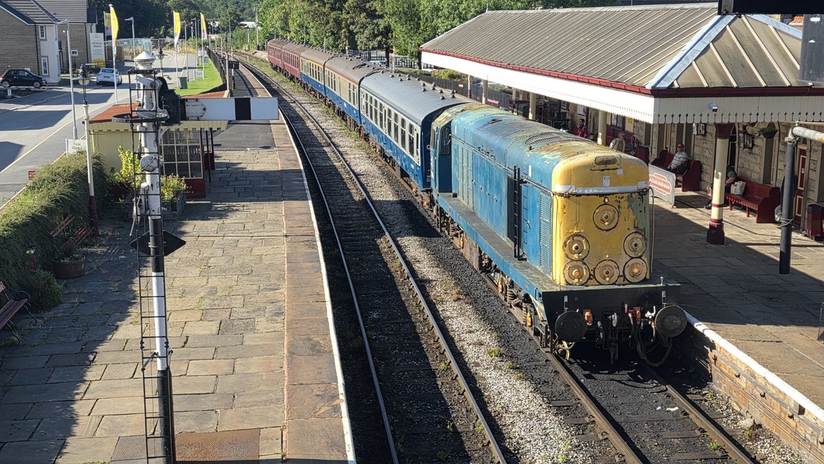ChopperD8069's tweet photo. PSA
If you want some D8069 action...... Saturday and Monday this Bank Holiday weekend head to the East Lancs Railway!#choppersout https://t.co/c53EN8I168