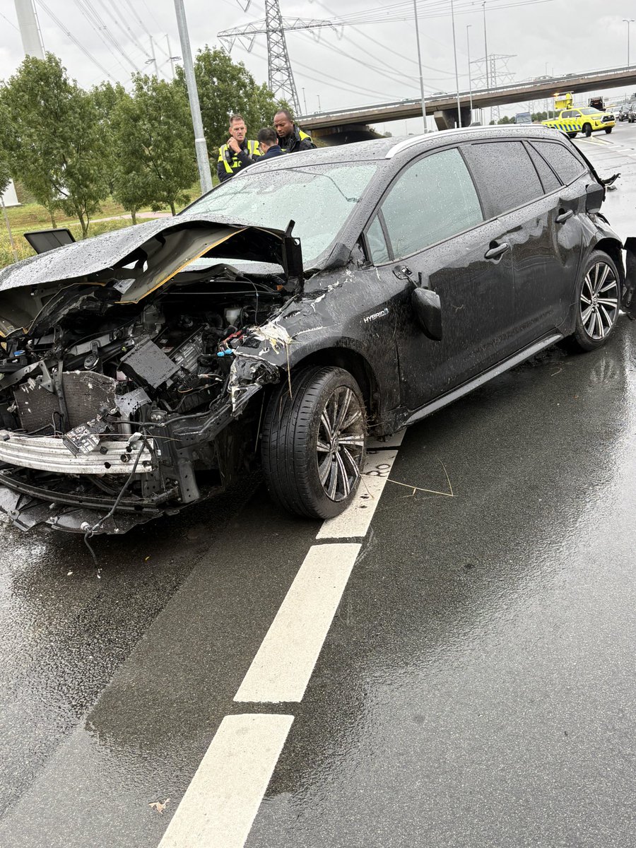 Ongeval met vrachtwagen en personenauto op A12 richting Den Haag