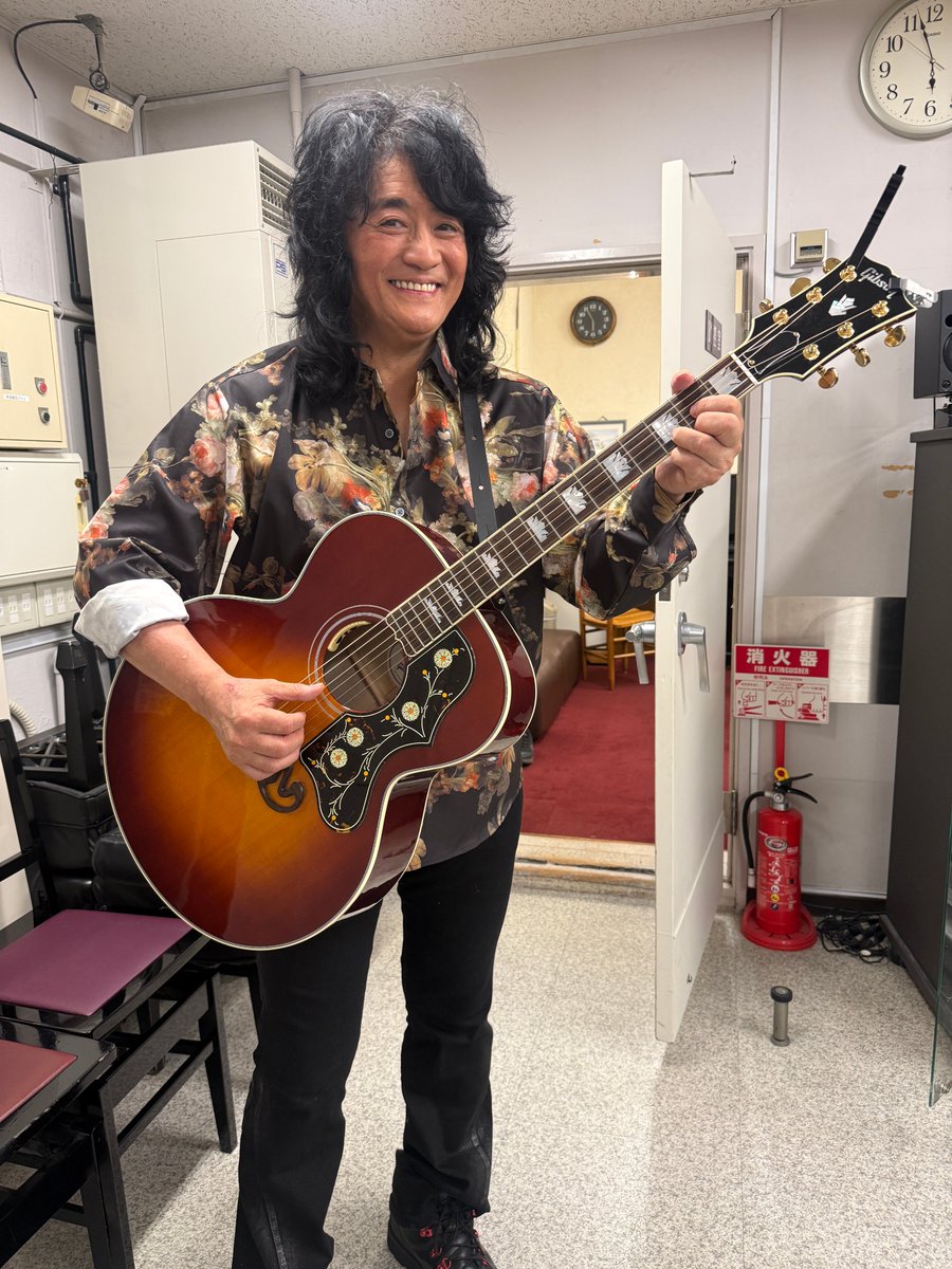 yoshikifukuyama's tweet photo. 35周年ソロコンサート「福山大百科」第二楽章〜One and Only @ルーテル市ヶ谷ホール

一生に一度は弾けるかな？くらいの伝説のピアノベーゼンドルファー。ギターはビートルズ初めて見た時から憧れのギブソンＪ-200をなんとメーカー様よりお貸しいただくことになりましった。なんという事でしょう！贅沢すぎます。かかわっていただいたすべての方に、そして遠くからきてくださった客様へ、本当にありがとうございました！