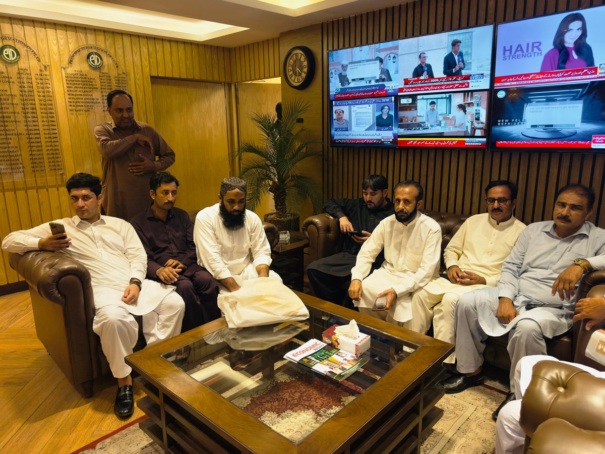 RIBJA12's tweet photo. اشتہارات کے ریٹس میں 35٪ اضافہ، ریجنل اخبارات کا کوٹہ 35٪ کرنے کا مطالبہ
ربجا کے بانی قربان ستی، صدر سردار شاہد، جنرل سیکرٹری سید آصف ہمدانی و دیگر عہدیداران نے پی آئی او رئیسہ عادل سے ملاقات میں ریجنل و لوکل اخبارات کے مسائل پیش کیے۔

#Ribja #islamabad #rawalpindi #pakistan https://t.co/4yLPaC9Cd4