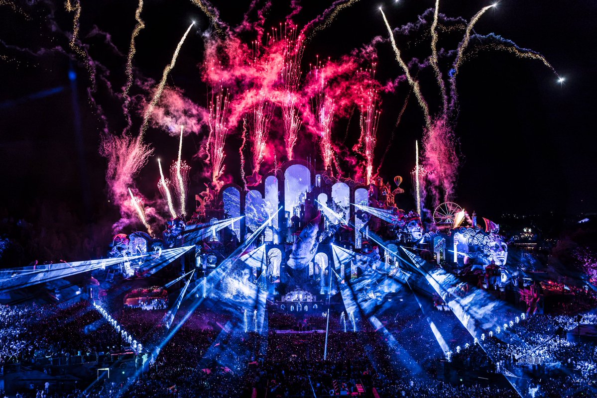 tomorrowland tweet picture