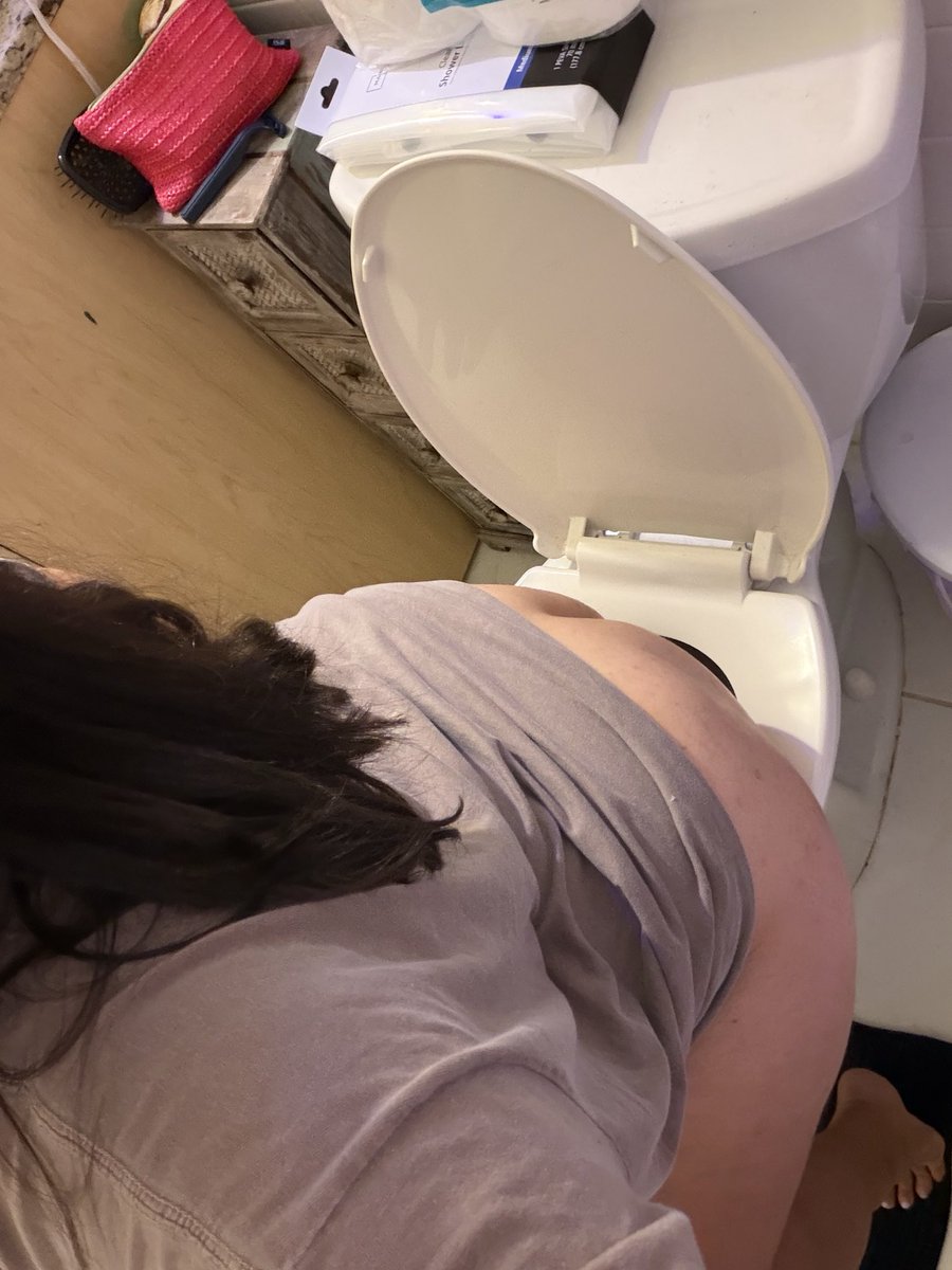 Gassypandaa's tweet photo. Pathetic that you’re not wiping for me. 💩 https://t.co/Yux8CWr5p7