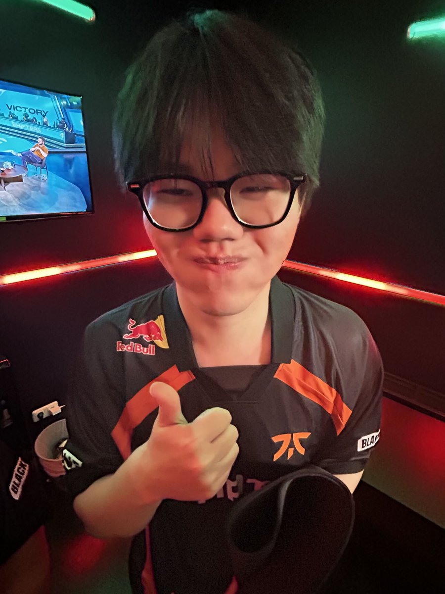 FNATIC's tweet photo. our brainrot kings are ready https://t.co/4v9ATS1IKk