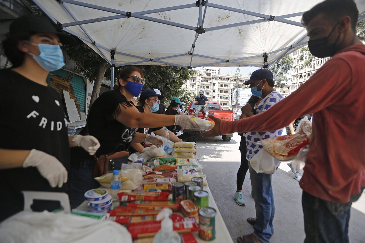 SamiiG3's tweet photo. Spent the morning distributing warm meals u0026 care packs to unhoused neighbors downtown. Small acts make big differences  #VolunteerDay #KindnessMatters， https://t.co/fsypii3aQZ