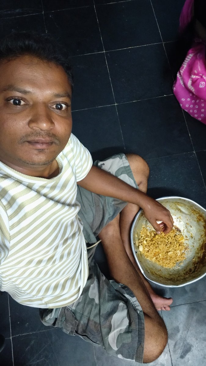 Dkprince_Darbar's tweet photo. I'm eating than my uncle hone do give to me very big celebration 🎊 https://t.co/p4Ndf4OcfV
