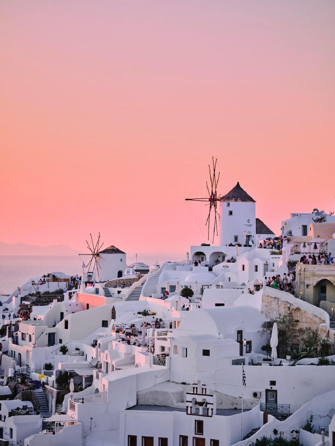manish23447640's tweet photo. Chasing sunset at Santorini’s Oia—golden light, ocean breeze, and zero rush. The kind of moment that sticks with you forever. https://t.co/qQDQ2UfB60