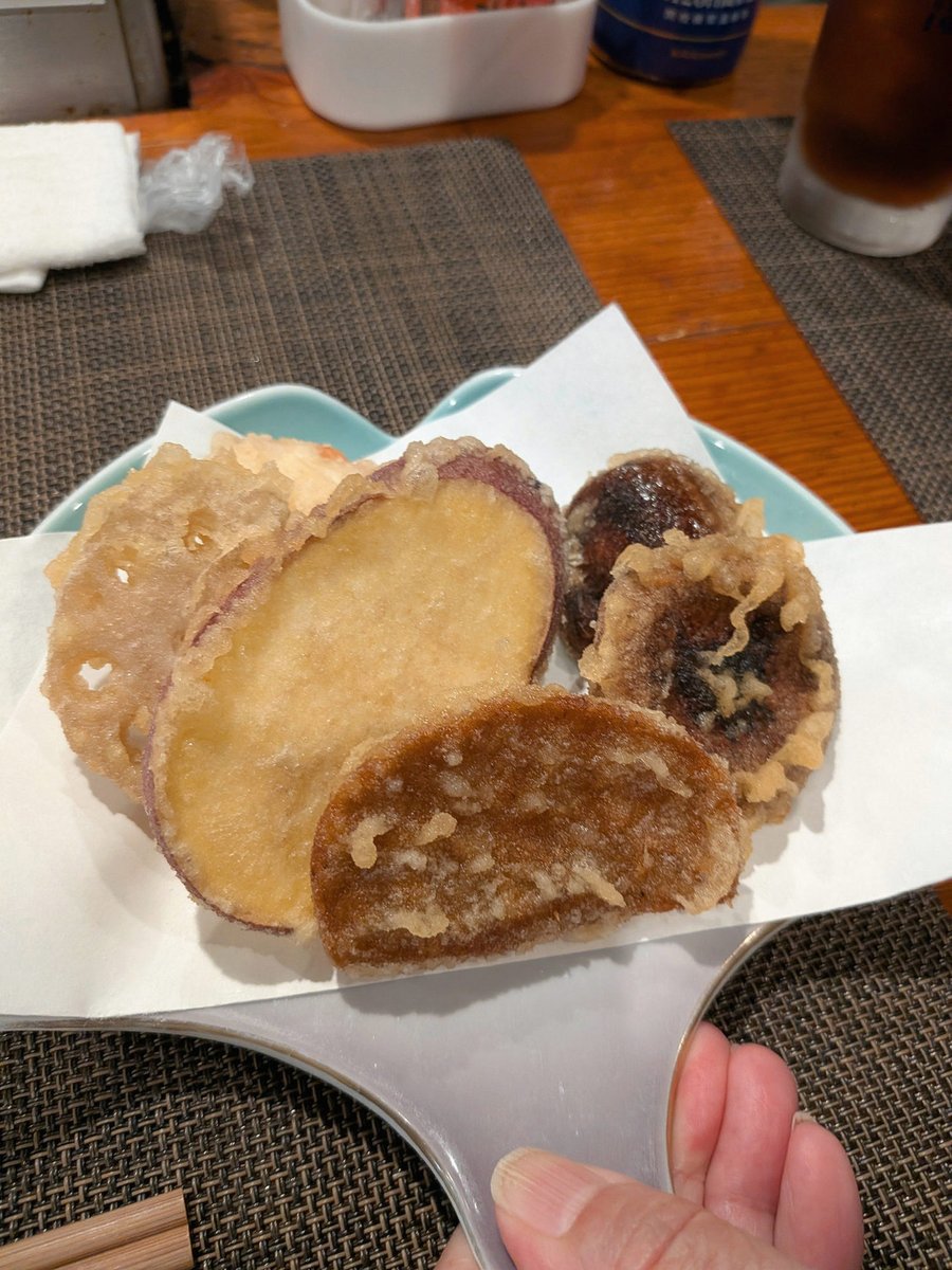 NoahColley's tweet photo. 何度でも言うけど昔、高嶋政伸が出てたホテルっていうドラマめっちゃ観たいのになんで観れんのや https://t.co/bCTXaqW2dY