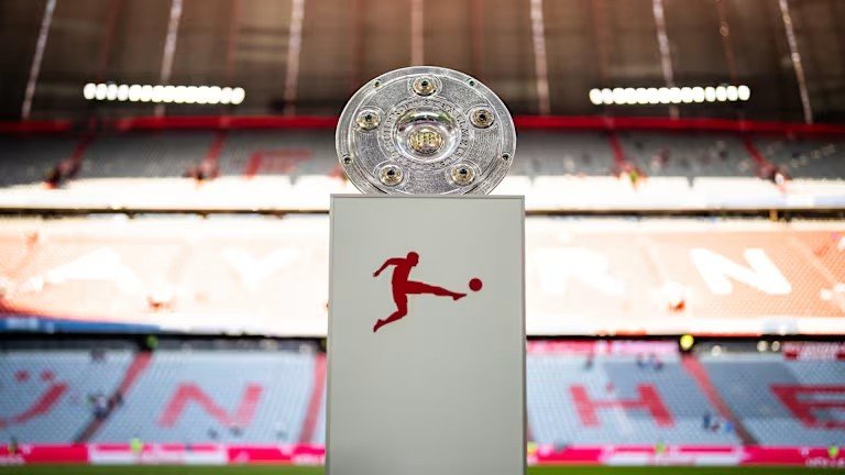 BavarianFBWorks's tweet photo. ➡️ℹ️ Bayern CEO Jan-Christian Dreesen on the club getting more ticket requests than ever before 🎟🎫

🗣"The enormous interest in our games is overwhelming and anything but a given. We would like to sincerely thank all our fans for this. It shows once again the great appeal of FC Bayern."

[@SkySportDE]