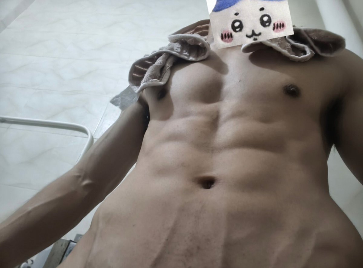 HuanQ42573's tweet photo. 这是什么视角……
#反差  #男大 #薄肌 #体育生 https://t.co/2x6NRD3WW3
