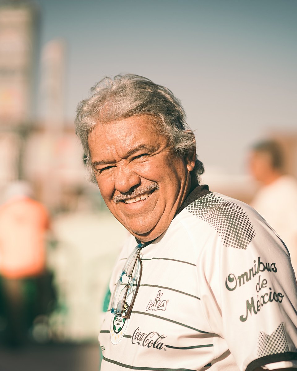 ClubSantos's tweet photo. Hay pasiones que se heredan y colores que se llevan para siempre. ✨💚

A todos nuestros abuelos Guerreros, gracias por ser parte de cada historia. 🇳🇬🤩

¡Feliz Día del Abuelo! 🙌⚽️ https://t.co/7ycupN3iPt