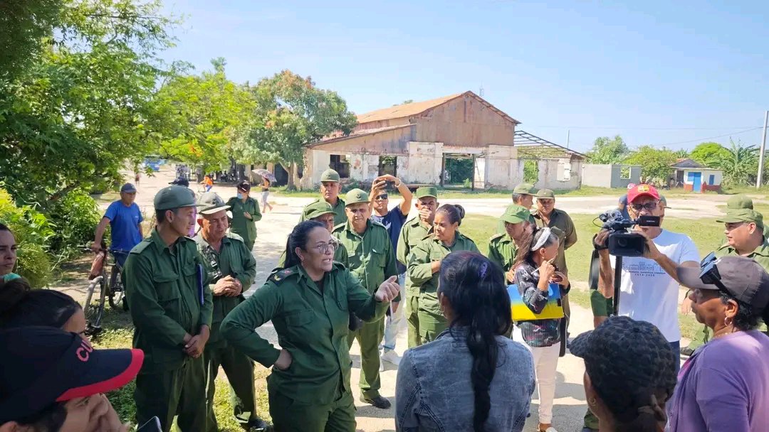 BarceloOrt92635's tweet photo. #ProvinciaGranma Hoy el CDP compartió las actividades del día Nacional de la Defensa con el Consejo de Defensa Municipal de #Campechuela y la ZD de San Ramón.
Intercambiamos con Brigadas de Producción y Defensa,Destacamentos de Respuesta Rápida, entre otros temas
#CubaEstáFirme https://t.co/3Vd3hxgnrn