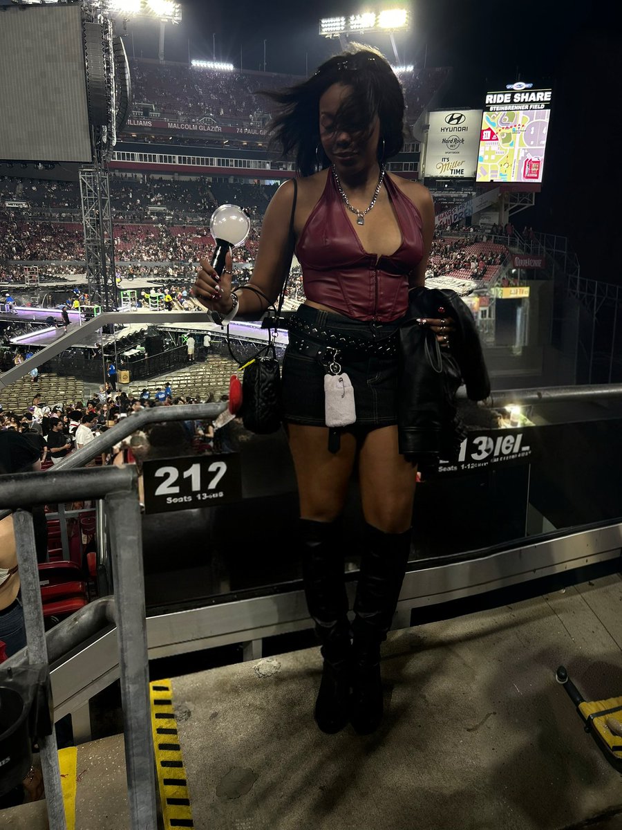 jksbestgirl's tweet photo. Arirang World Tour🤍❤️
Tampa d2      Tampa d3          New Jersey d1 https://t.co/drP71zRNz9
