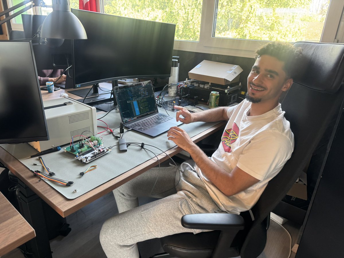 mathildeanita's tweet photo. Our founding engineer is Moroccan, hence the incredible rug taste

He can share contacts for rug trading if needed https://t.co/dOE0ZhPsF5