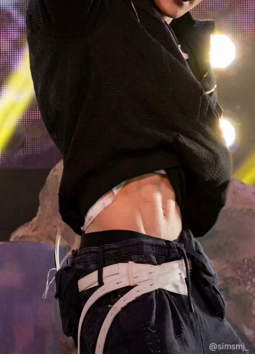 Bee_P4ws's tweet photo. Can he stop teasing us and pull his fucking pants down already https://t.co/C4jQluQnlA