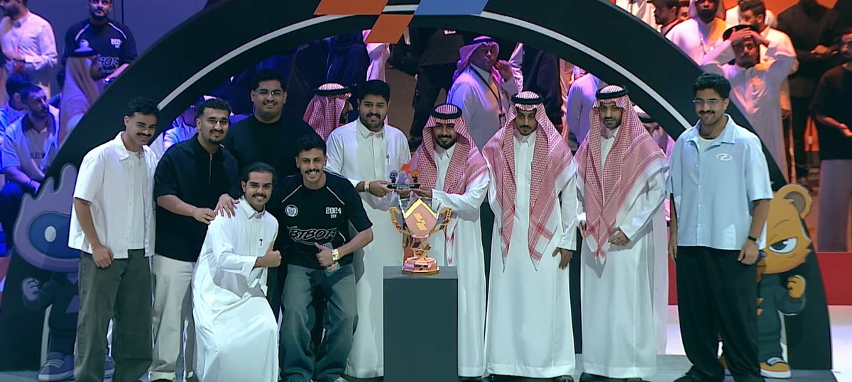 2ix_32's tweet photo. جعل هالوجيه ماتشوف الا السعاده يا الشيووووخ https://t.co/yCOUP87bz8