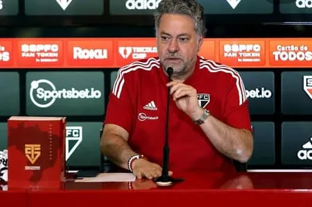 MULEQUE008's tweet photo. NOTA OFICIAL 
O São Paulo Futebol Clube informa que Júlio Casares foi pego na punheta, quebrando a cláusula 1 do regulamento do NOFAP, decidimos que o melhor seria desligá-lo das atividades #nofapseptember #nofapsetembro #nofapsetember #nofapsemtember #guerreirosdesetembro https://t.co/4L1gaReVzn