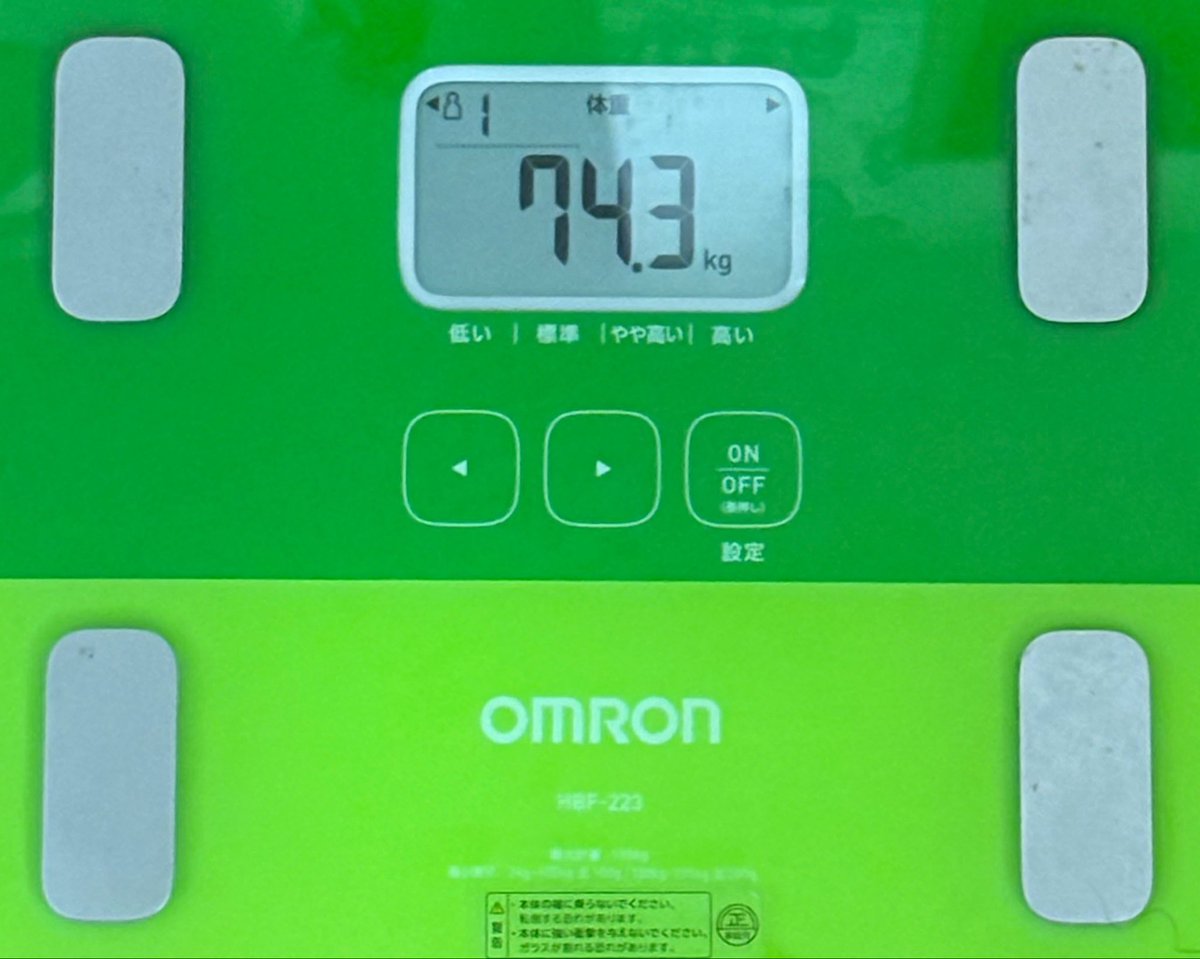 maya174906's tweet photo. 開始 241日目
📅 8/29（土）
体重：74.3kg（前日比+0.2kg）
ジム：−
ノンアル：○

昨日はトレオフ。
夜にアイスやコーヒーを楽しみ、
体重増😅
今日からジムに行って、
ウォーキングと軽めの筋トレで、
徐々に体調とペースを戻していきます👍

#ダイエット垢さんと繋がりたい
#ダイエット記録 https://t.co/SphOwD2lAb