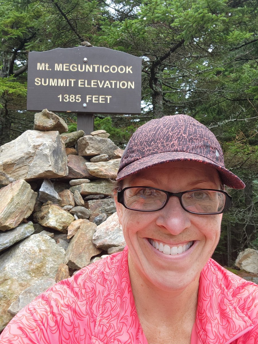 rebeccakeyphd's tweet photo. While in Maine, I hiked to Mt. Megunticook and Mt. Battie. I attempted a SOTA activation at Mt. Megunticook, but .52 was unfortunately quiet. Nonetheless, the hikes were worth it for the ocean views at the summit! #Maine #SOTA #summitsontheair #amateurradio #gooutside https://t.co/k3jS6pahHm
