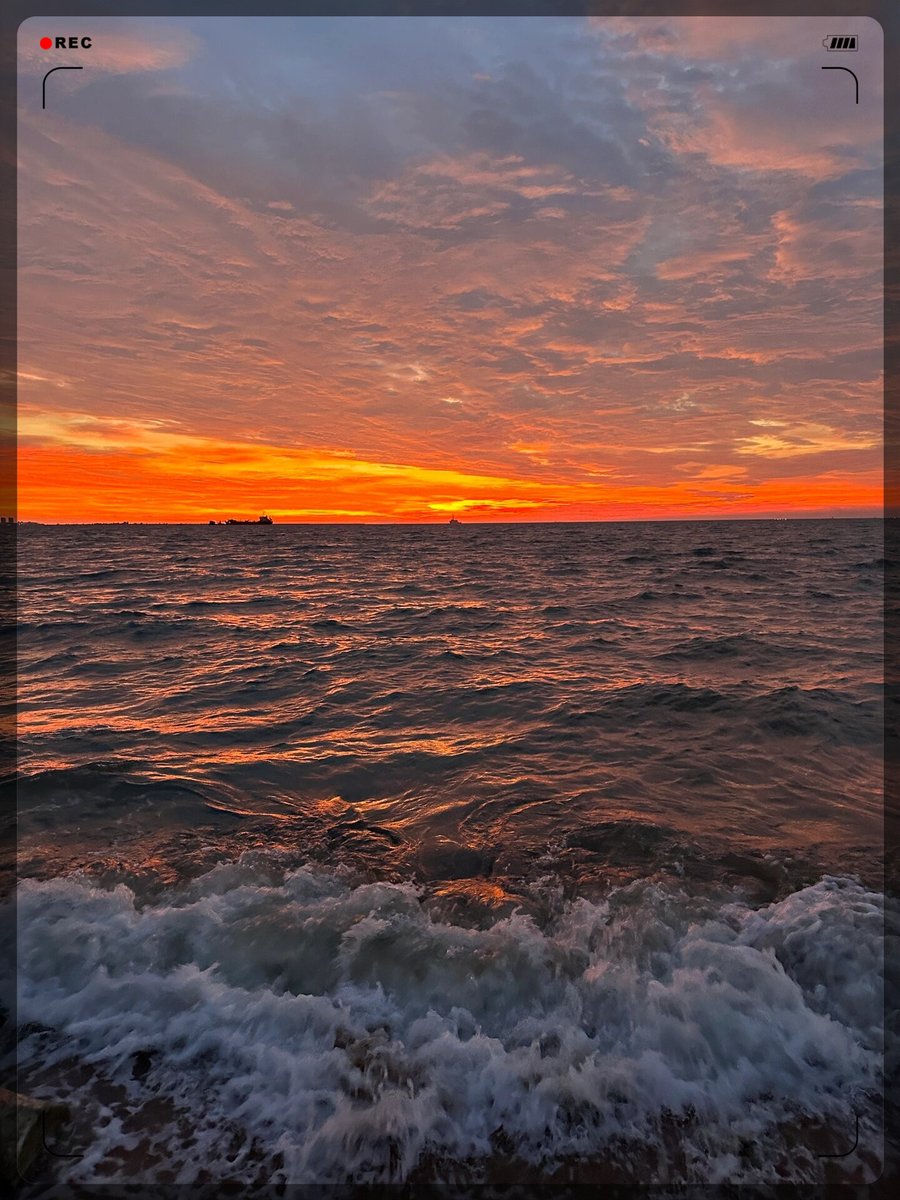 sugakyidsruox's tweet photo. Sunset hike at the coastal cliff trail—orange skies, salt-kissed breeze, and waves crashing below. Pure magic that makes every step worth it.， https://t.co/h5erwM4tVI