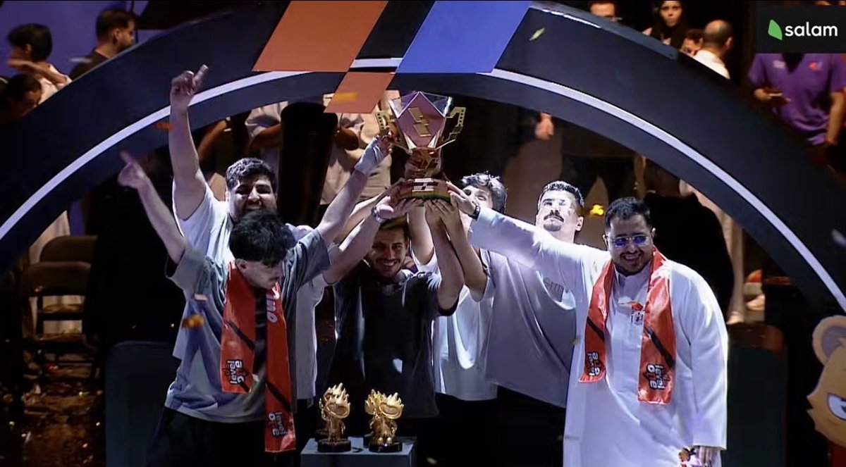 IIlFAJR's tweet photo. لن ينسى التاريخ بأنه فاز في النسخة الاولى 🧡🧡☝🏻 https://t.co/0De6G0wS3l