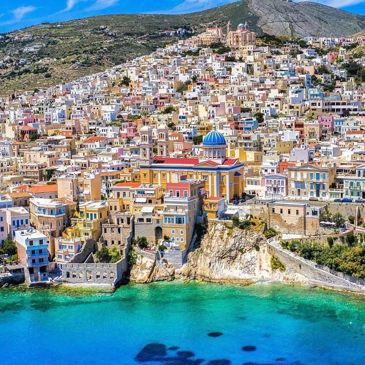 AMAZlNGNATURE's tweet photo. Greek island offers free accommodation in exchange for caring for rescued cats

On the Greek island of Syros, volunteers can stay for free while spending about five hours a day feeding, caring for and socialising rescued cats and kittens https://t.co/sxRdsHTxTQ