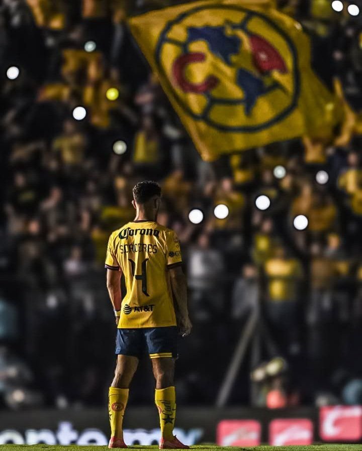 cabronazolider's tweet photo. Quédate, quédate toda la vida cabron y conviértete en el central con más ligas en la historia del club 

El mejor central de toda la liga🦅♥️ https://t.co/xAsRNsYPSS