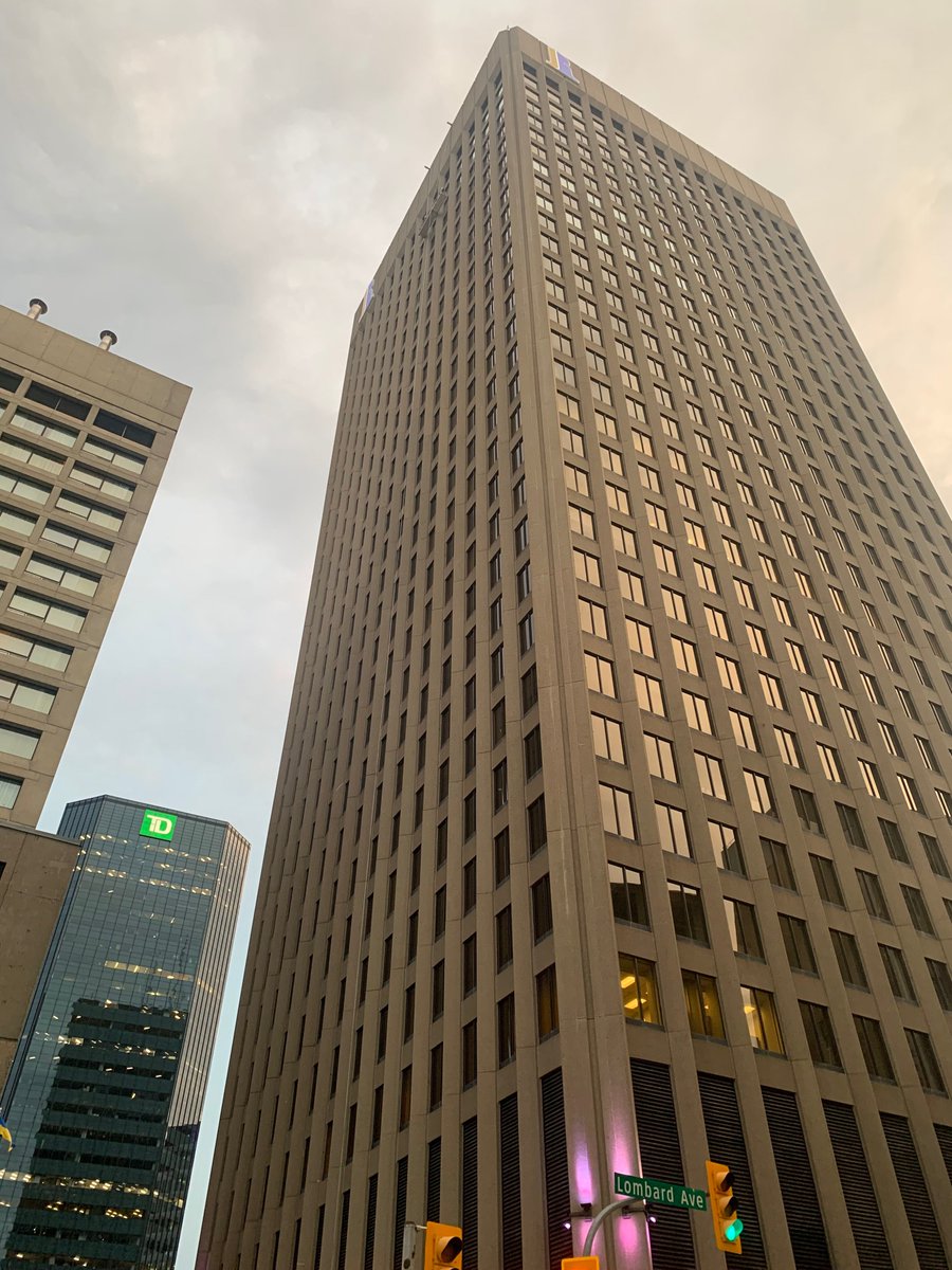 Security_Glass_'s tweet photo. Not every glass replacement happens at ground level.

Our team completed IGU replacements on the upper floors of the Richardson Building, using swing-stage access to safely restore performance and appearance.

#SecurityGlassWinnipeg #HighRiseGlass #CommercialGlass #IGUReplacement https://t.co/2uoJhjtSwA