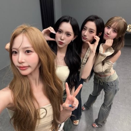 secrctplaylist's tweet photo. primrose and i:mond both getting renewed attention from their agencies (i:mond is no longer independent btw) is really lifting my nugu spirits, i love seeing them all over my timeline these days. if you've wanted to get into them, now is the time!! https://t.co/T46jdHcEV5