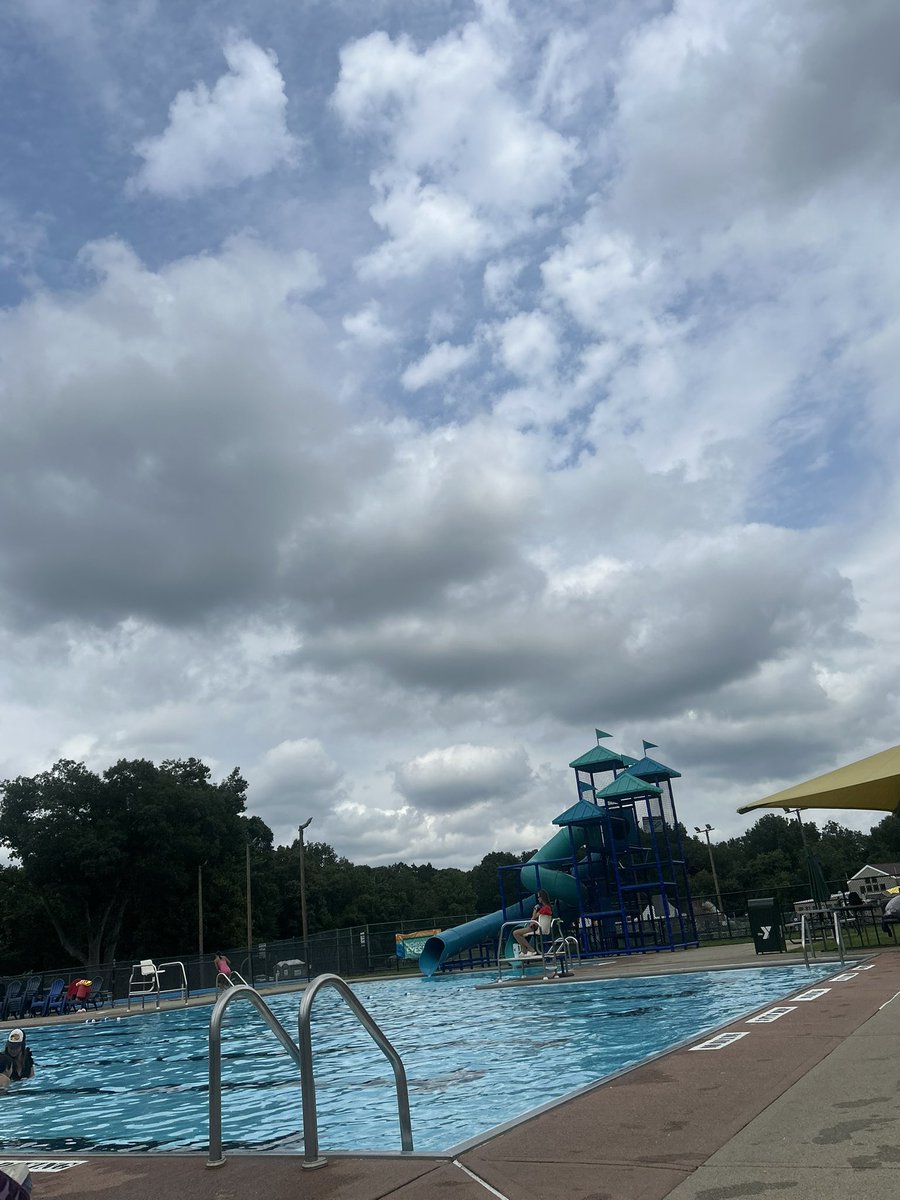 OfQueensLilith's tweet photo. || Enjoying the last few days of summer.. ☀️😎 https://t.co/18rzEYqbcs
