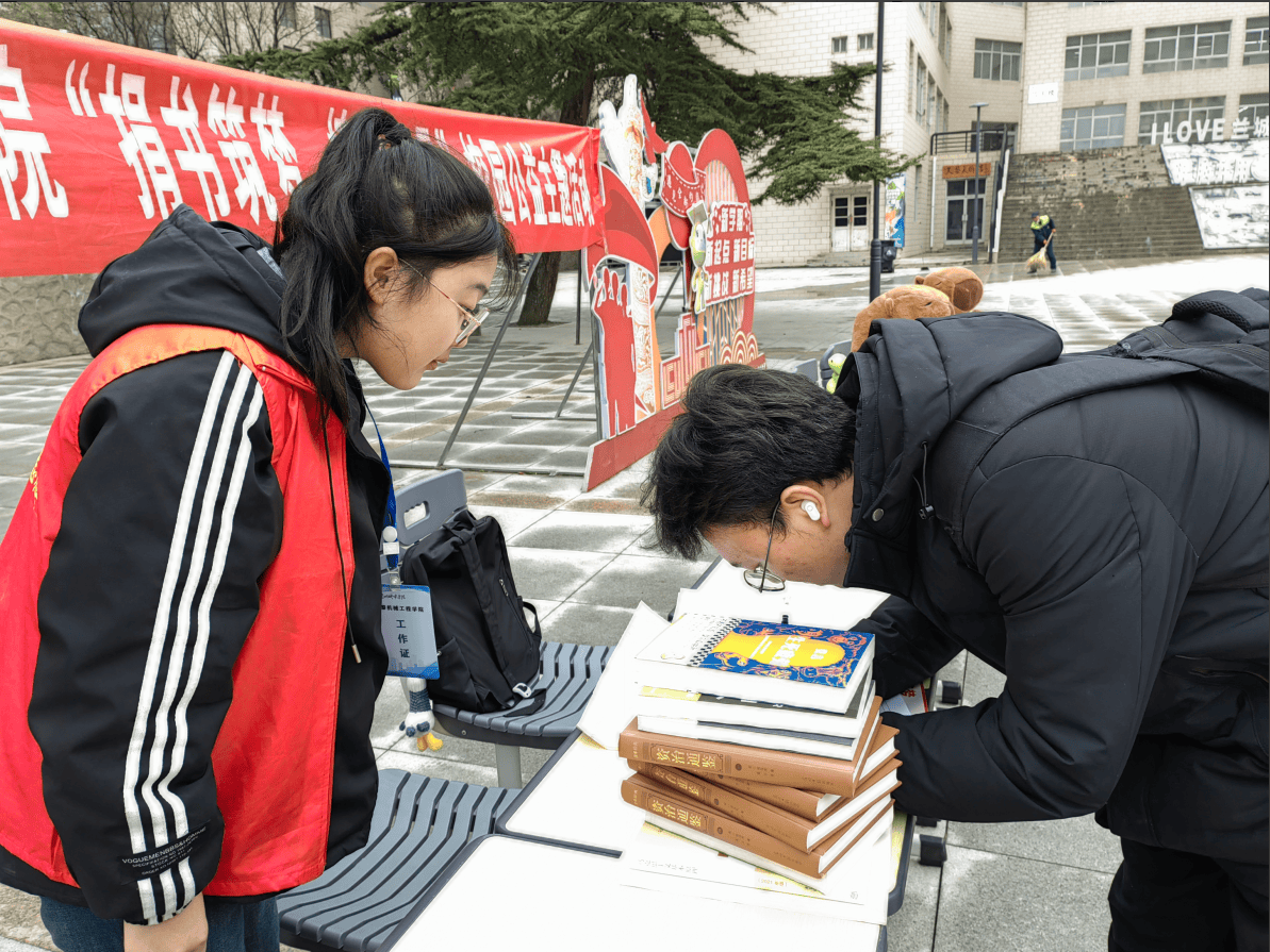 Arvind1981001g1's tweet photo. Join our Campus Volunteer Club’s book donation drive this Fri (10am-4pm) at the Student Center! Bring pre-loved books to spread joy to rural kids—every title counts! ， https://t.co/KIQJsgVmBh