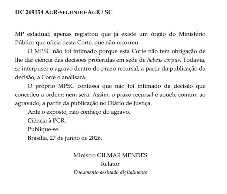 freitashebert_'s tweet photo. Tem dia que o Gilmar tá poucas ideias 👀

MP de Santa Catarina reclamou que não foi intimado da decisão que concedeu um Habeas Corpus e ele respondeu: "nem será".

E foi adiante: "não foi intimado porque esta Corte não tem obrigação de lhe dar ciência das decisões proferidas em sede de HC".