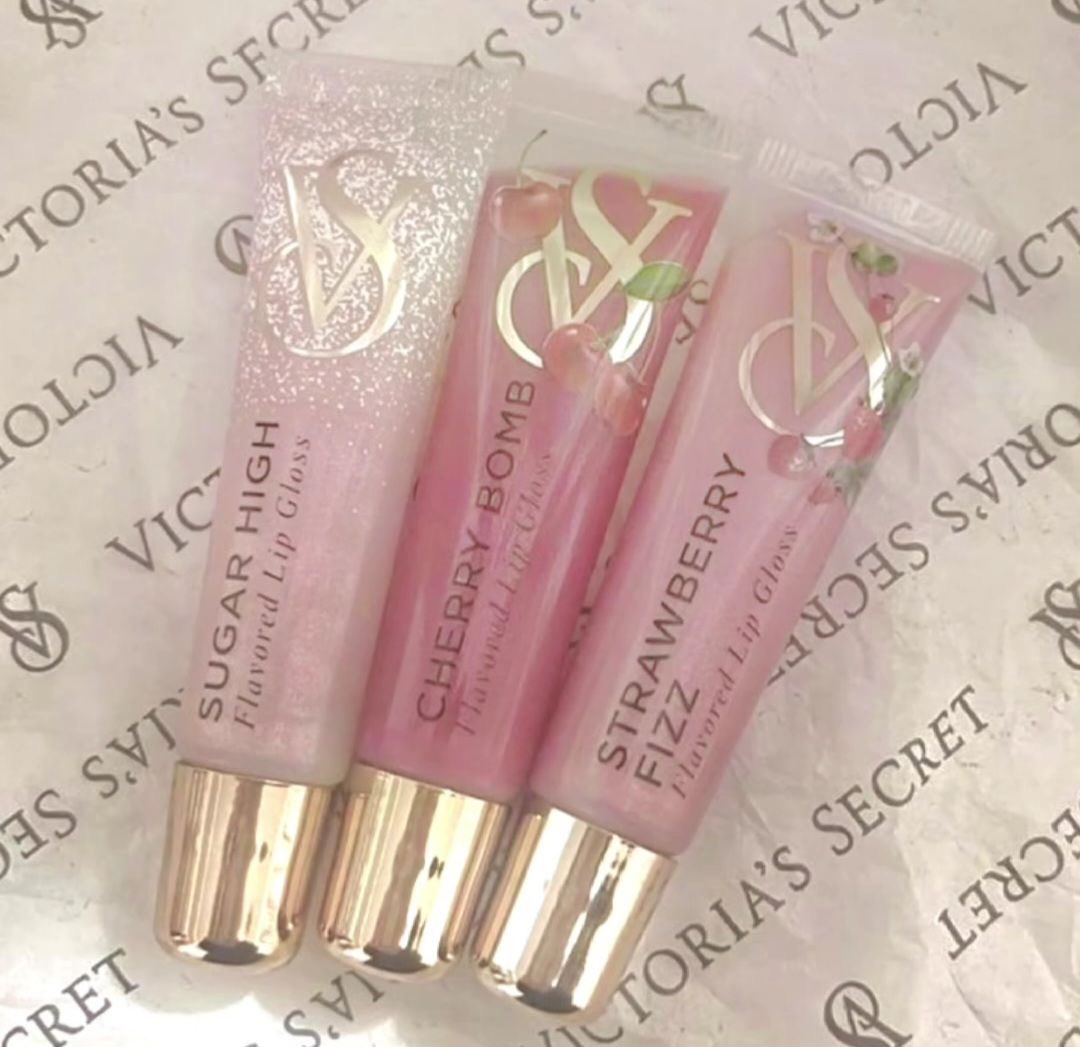 D1GITALPRINCESS's tweet photo. i'm in need of more cute glosses like these :( https://t.co/AAAmyDiKwn