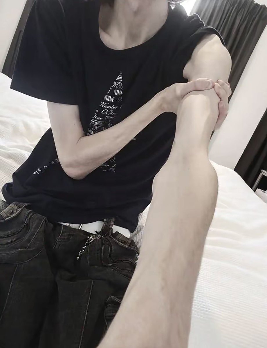 sprinklpuppy's tweet photo. daily thinspo —♡

                  for my male oomfies again! https://t.co/53E53xyVtz