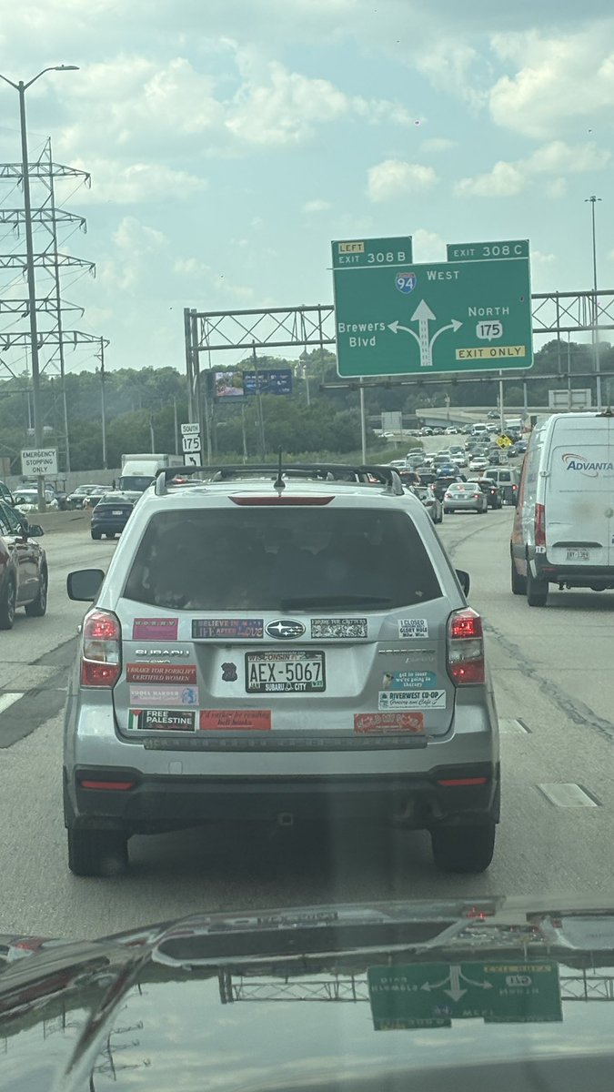 BigYahusFav's tweet photo. Lesbian mother of 6 infront of me. #hitnrun https://t.co/lIliQxKYId