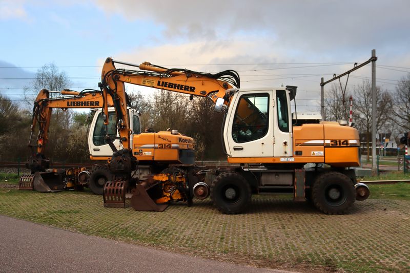 OVnieuwsINFO's tweet photo. Bijna twee weken geen treinen tussen Lage Zwaluwe en Roosendaal door spoorwerkzaamheden - https://t.co/T5ojIduGE3
#Roosendaal #Oudenbosch #Zevenbergen #LageZwaluwe #Werkzaamheden #ProRail #Treinen #NS #Treinennieuws #OV #OVnieuws #OpenbaarVervoer #Treinleven https://t.co/Wj7QkK1ha5